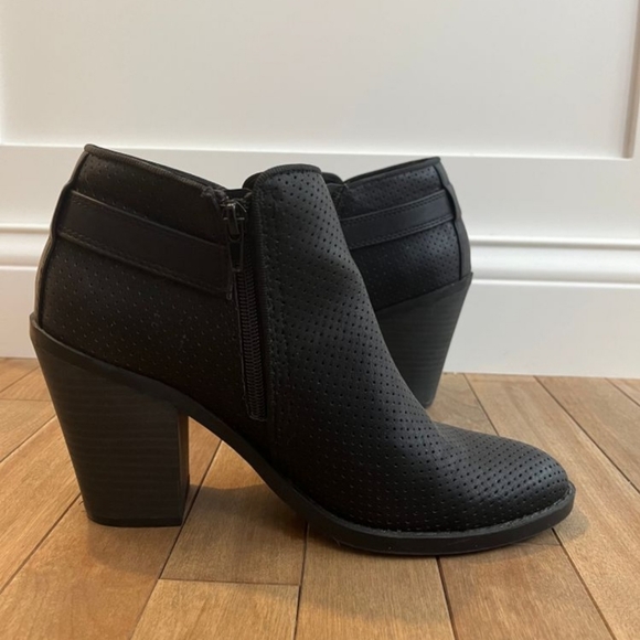 NWT Booties Esprit 8.5 - Picture 2 of 2